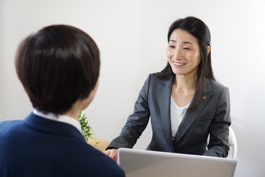 代表者ごあいさつ 船橋市で行政書士をお探しなら行政書士早瀬じゅん子事務所へ